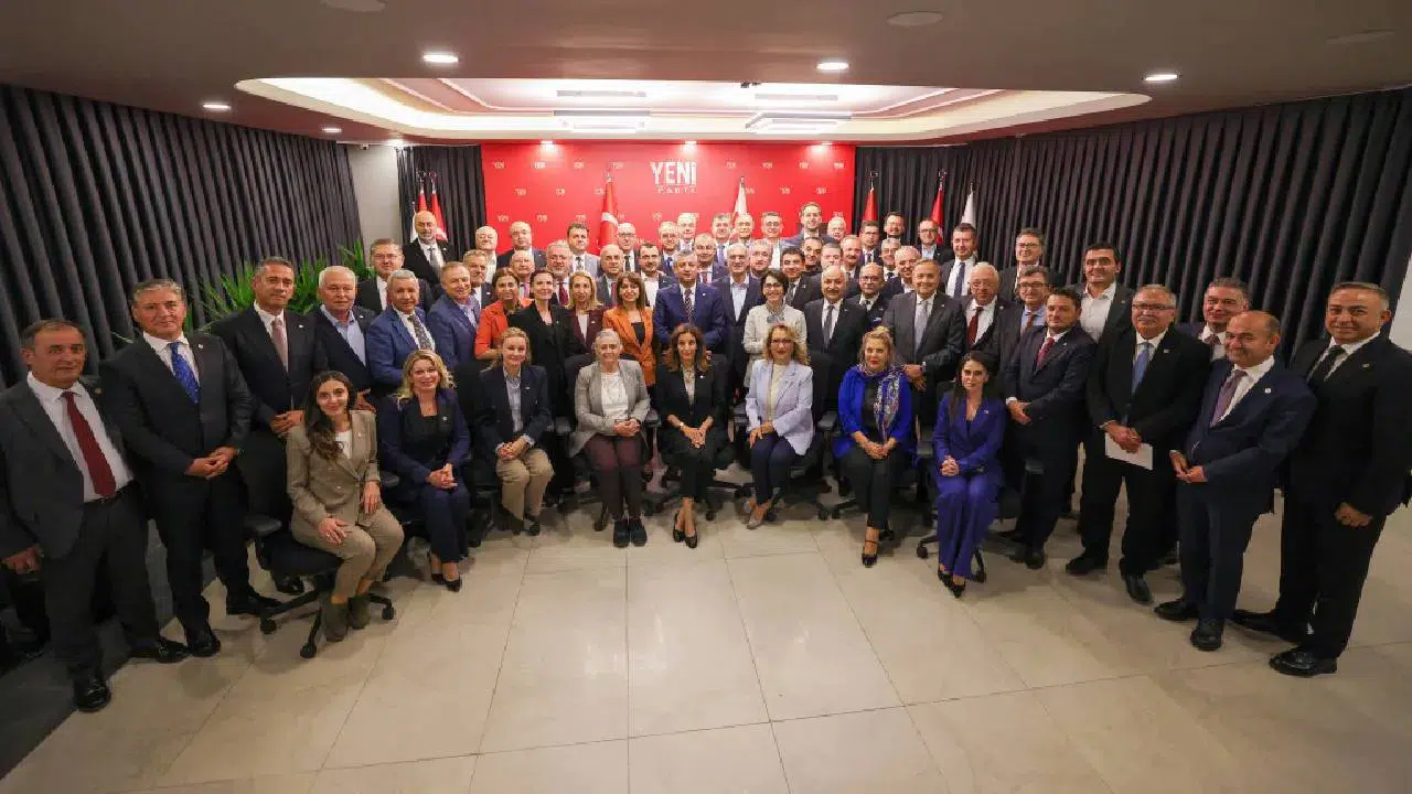 Özgür Özel: Yarın Meclis'te yerimizi alacağız, haftaya salı başlayacağız