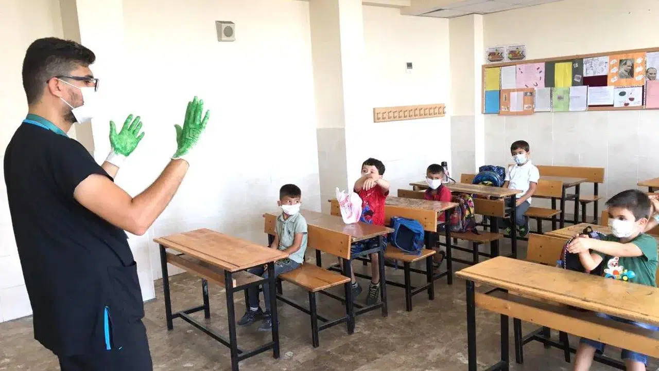 Prof. Dr. Küçükosmanoğlu'ndan okullarda hijyen uyarısı: Temel ihtiyaçlar kamu bütçesinden karşılanmalı