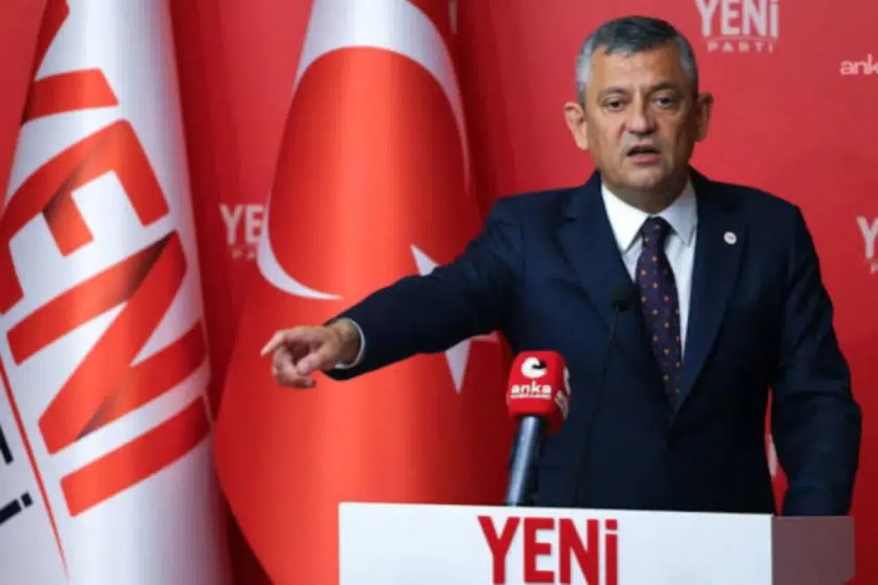 Özgür Özel'den X ve Instagram'a sansür uyarısı: Yanlış tarafta durmayın
