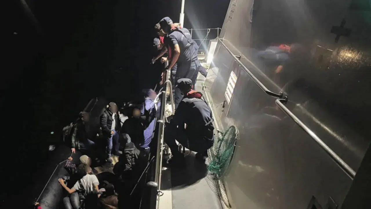 İzmir'de 3 ilçede eş zamanlı operasyon: 73 düzensiz göçmen yakalandı