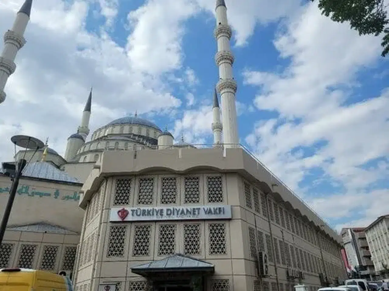 Diyanet Vakfı'nın 2,18 milyar TL'lik fon yatırımı gündemde