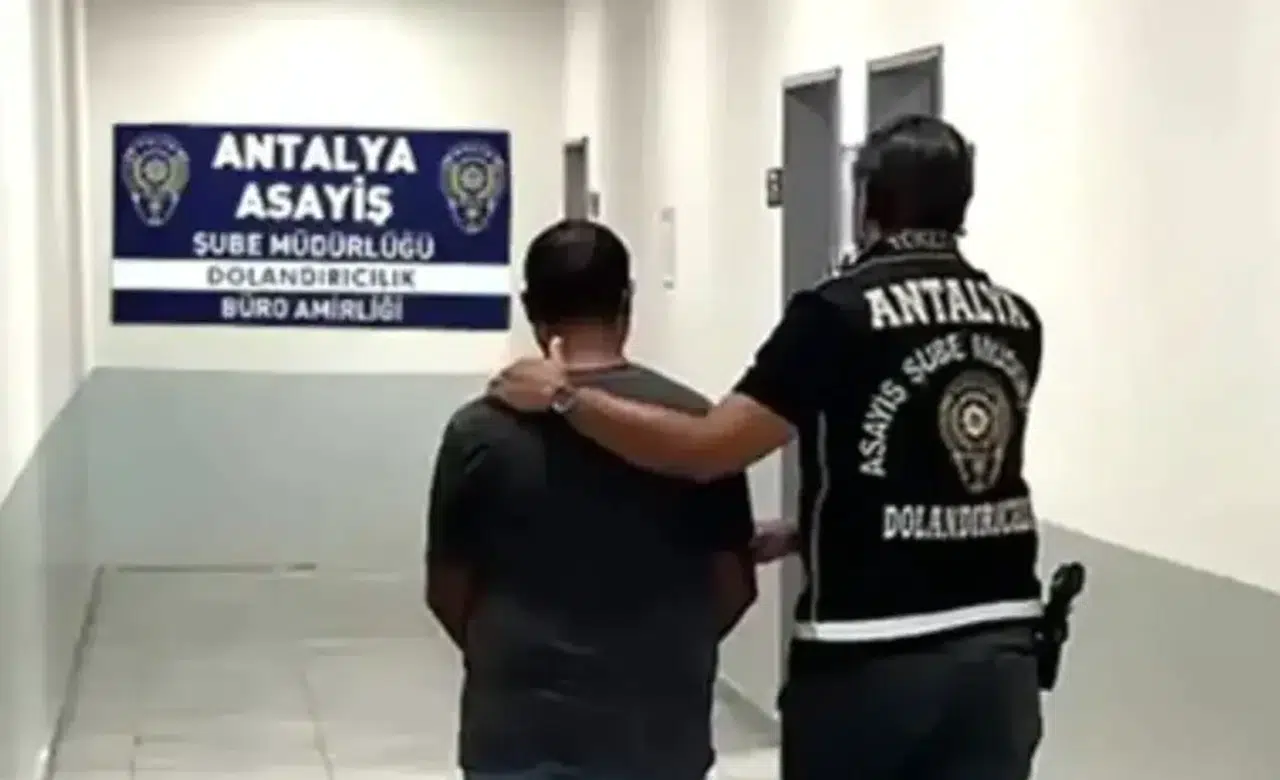 Antalya'da MİT sahtekarlığıyla 1,5 milyon TL değerinde döviz ve ziynet eşyası çalmaya çalışan şüpheli yakalandı