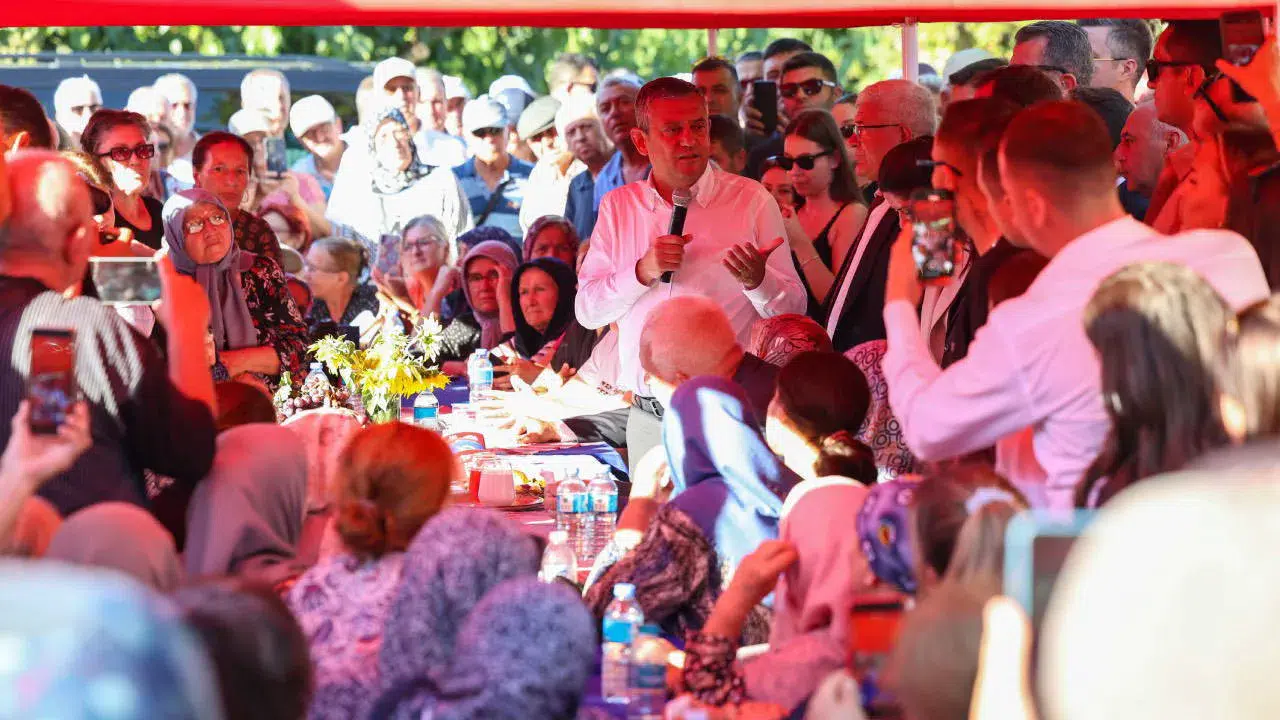 Özgür Özel'den çiftçiye alım garantisi: Hiçbir maaş asgari ücretin altında kalmayacak