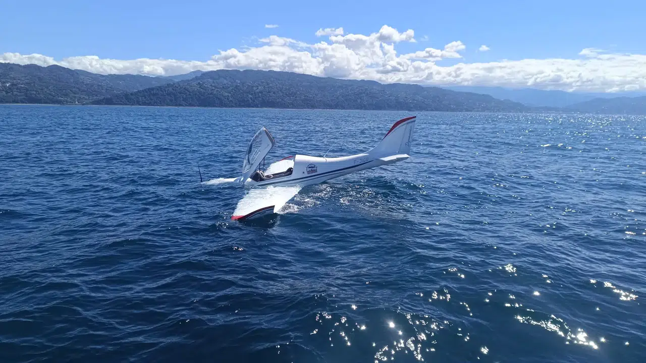 Gürcistan'dan kalkan uçak Rize'de denize acil iniş yaptı
