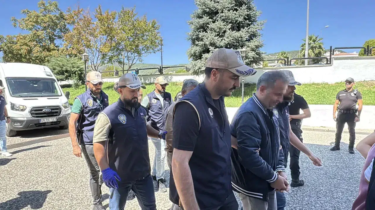 Erdoğan suikast timi sanığına yardım iddiasıyla 10 şüpheli adliyede