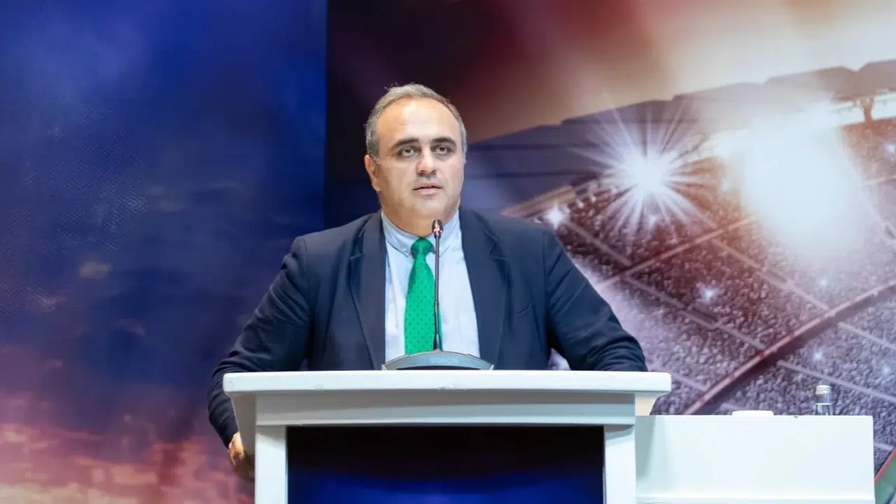 TFF yöneticisi Ural Aküzüm istifa etti