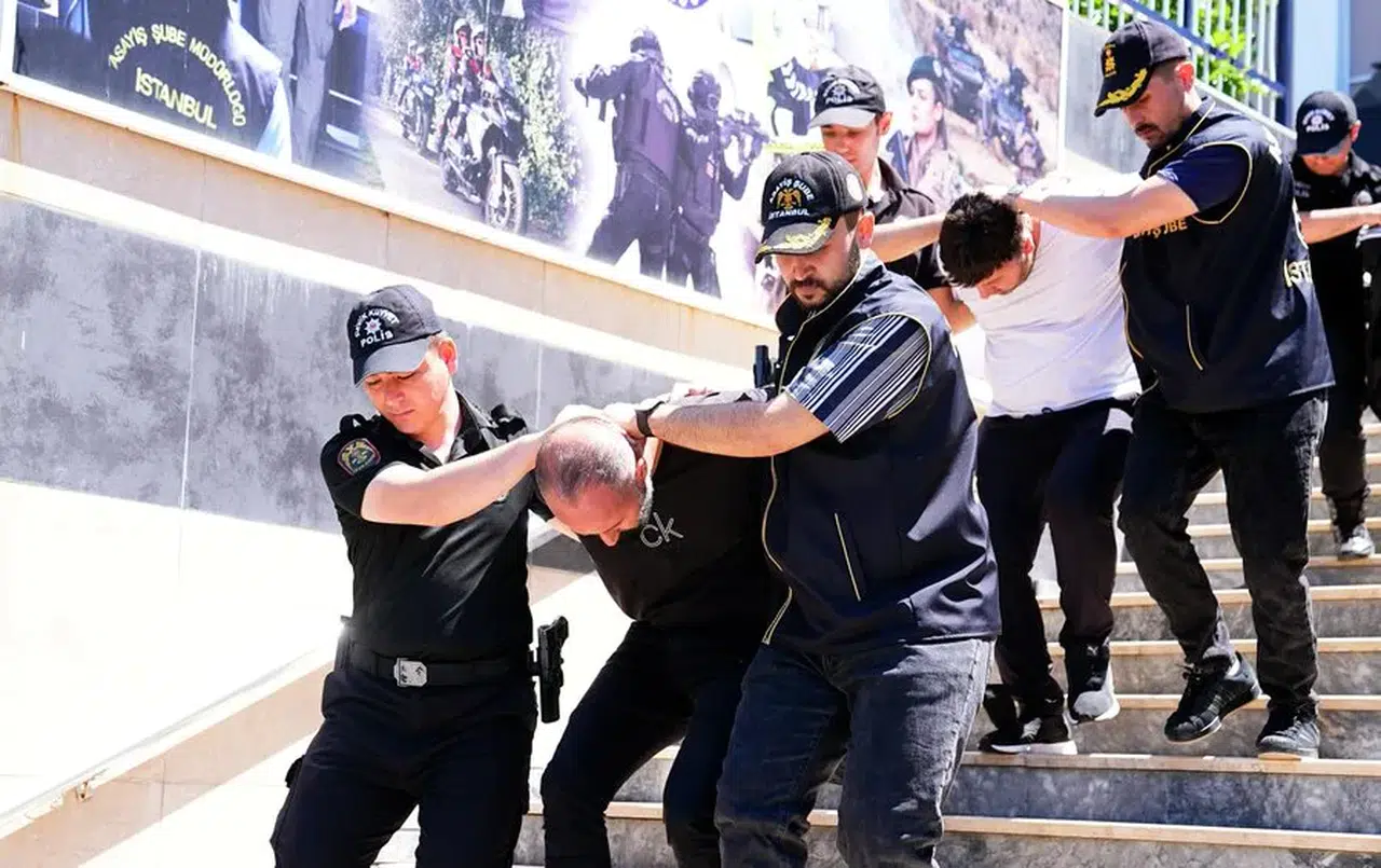 İBB'de yeni operasyon: Satın alma ve mali işler yöneticileri gözaltında