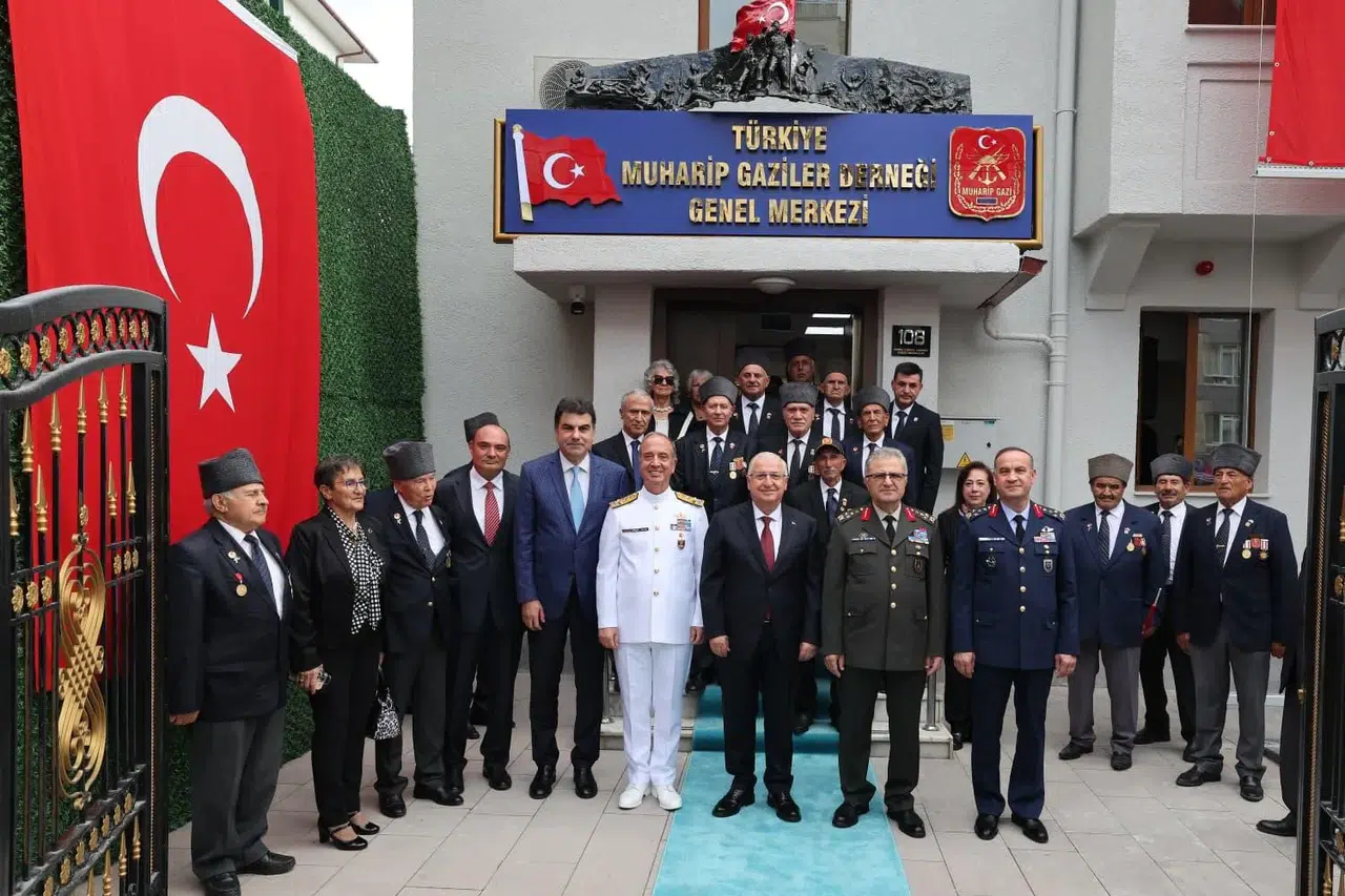 Milli Savunma Bakanı Yaşar Güler, Türkiye Muharip Gaziler Derneği Genel Merkezi'ni açtı