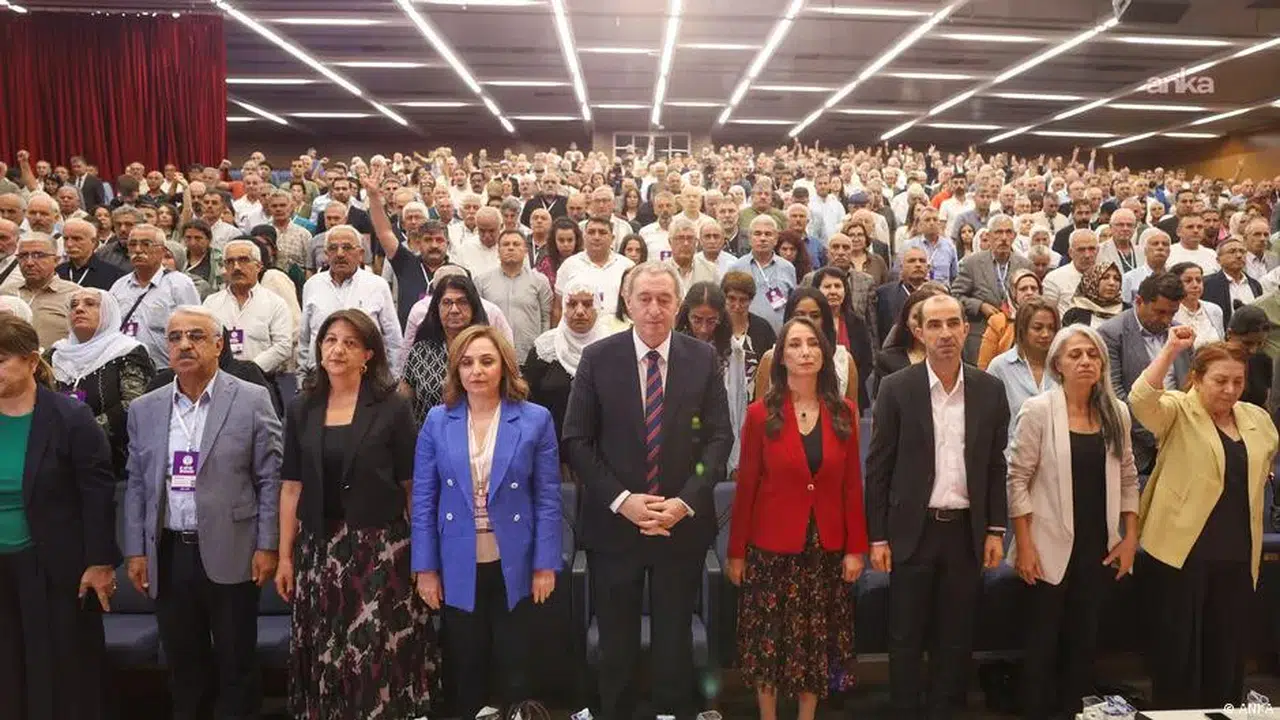 Dem Parti'de Bakırhan ve Hatimoğulları oy birliğiyle yeniden eş genel başkan seçildi