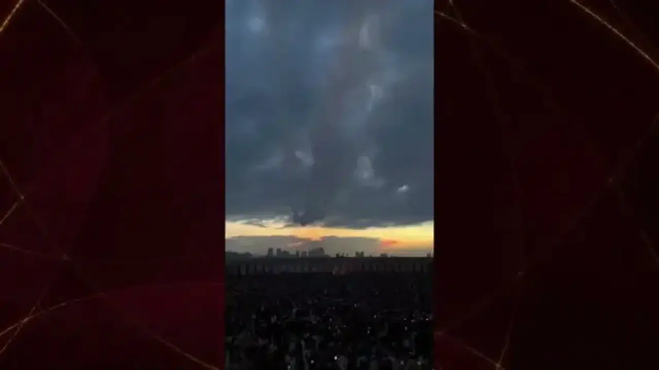 Türk Yıldızları Cumhuriyet Bayramı'nda Anıtkabir üzerinde saygı uçuşu yaptı