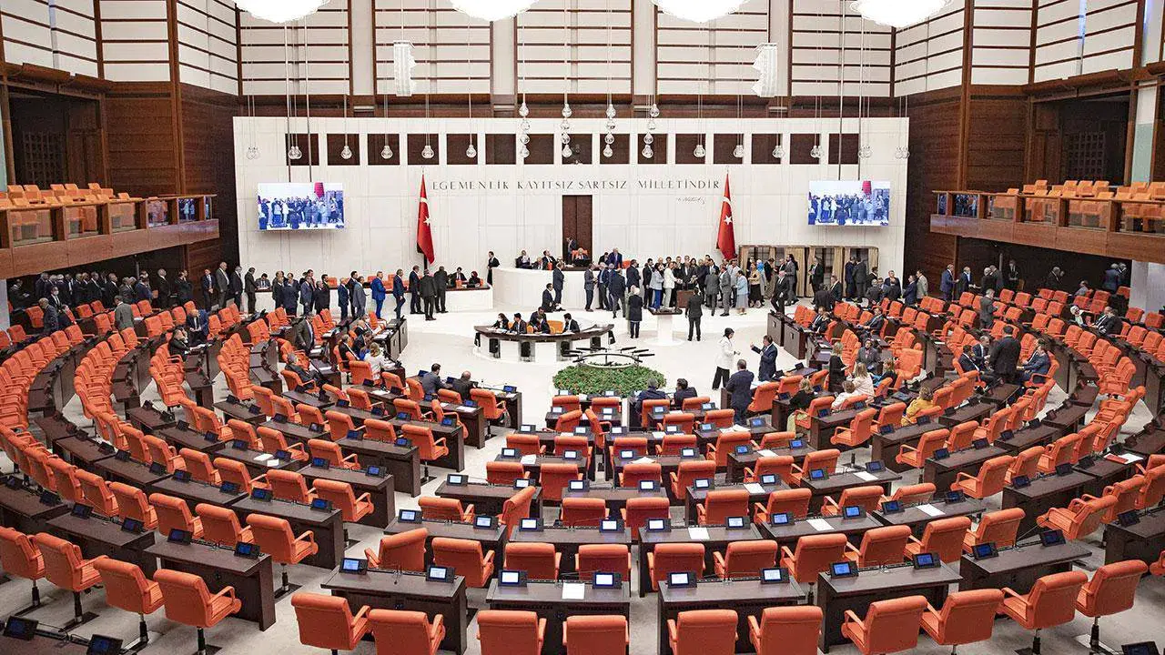 Muhalefetten fon krizi tepkisi: "Organize bir şekilde milleti soymuşsunuz"