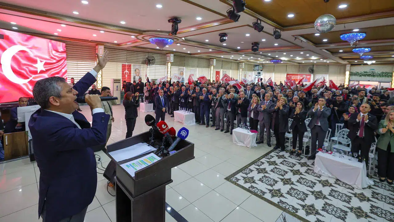 Özgür Özel: Fon vurgununda mağdur AK Partili, sen bizimle aynı taraftasın