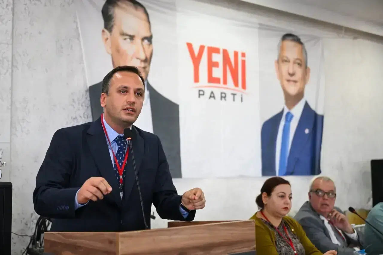 Bornova Belediye Başkanı Eşki'den partiden ayrılan isimlere sert tepki