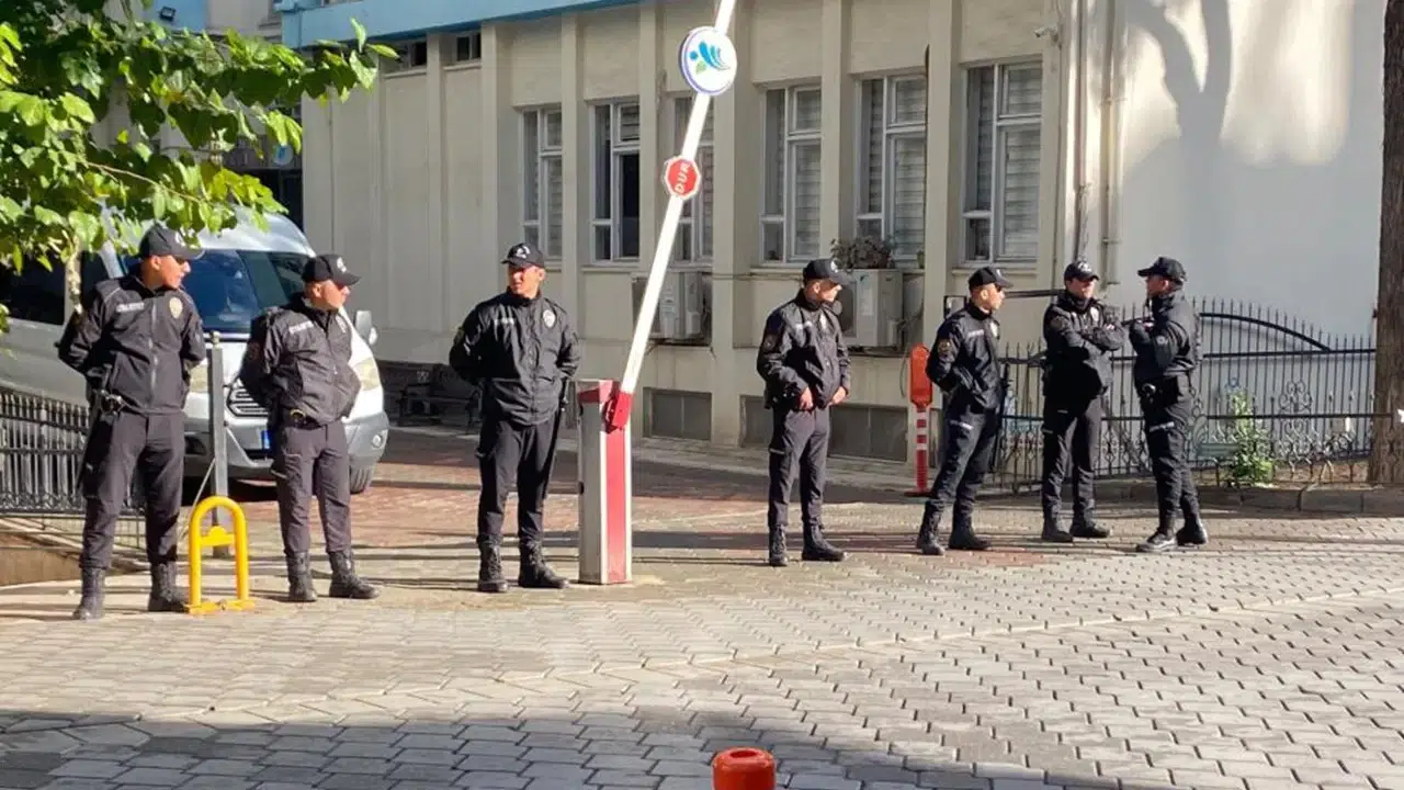 Merkezefendi Belediyesi operasyonunda 3 kişi adliyeye sevk edildi