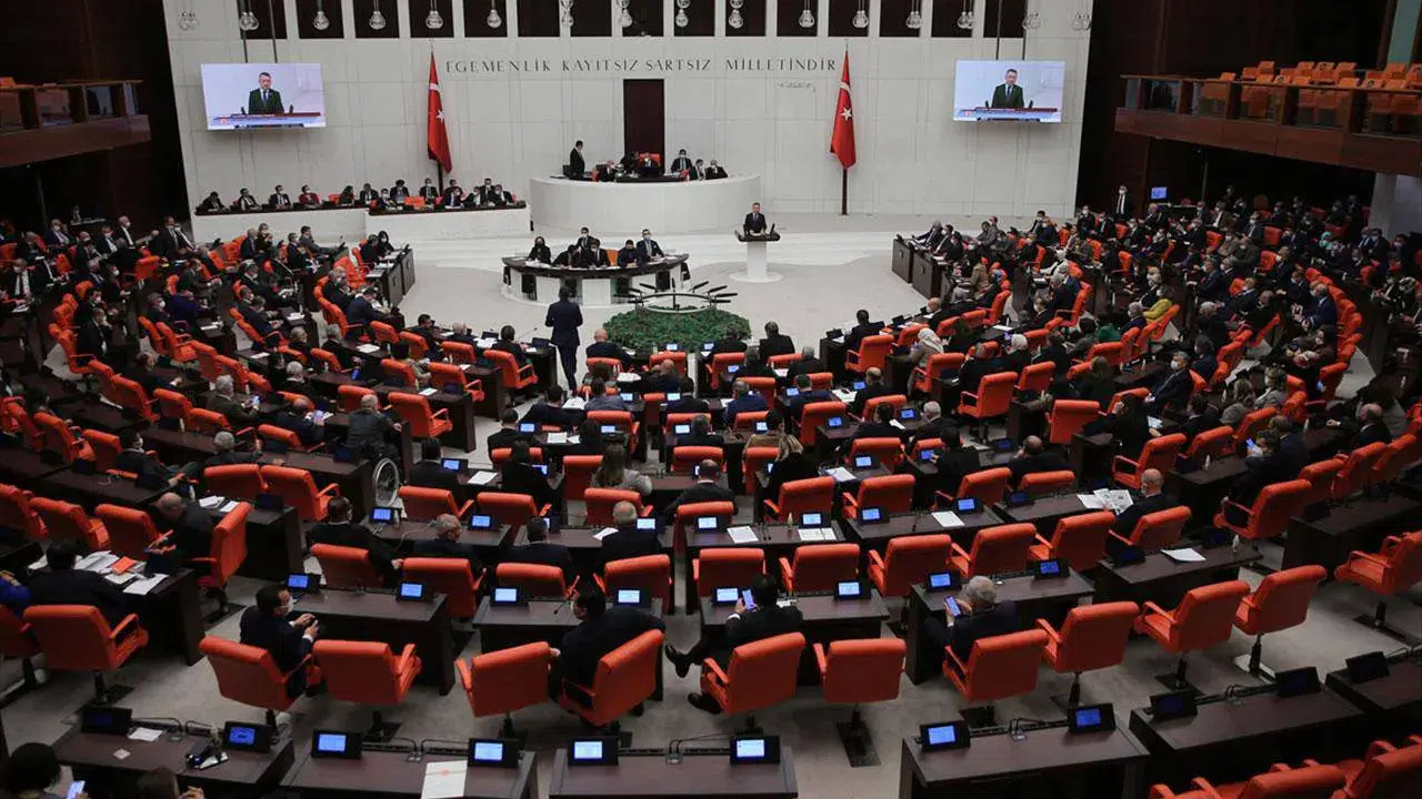 Muhalefetten fon vurgunu tepkisi: Listeler açıklansın, iktidar sermayenin kimsesidir
