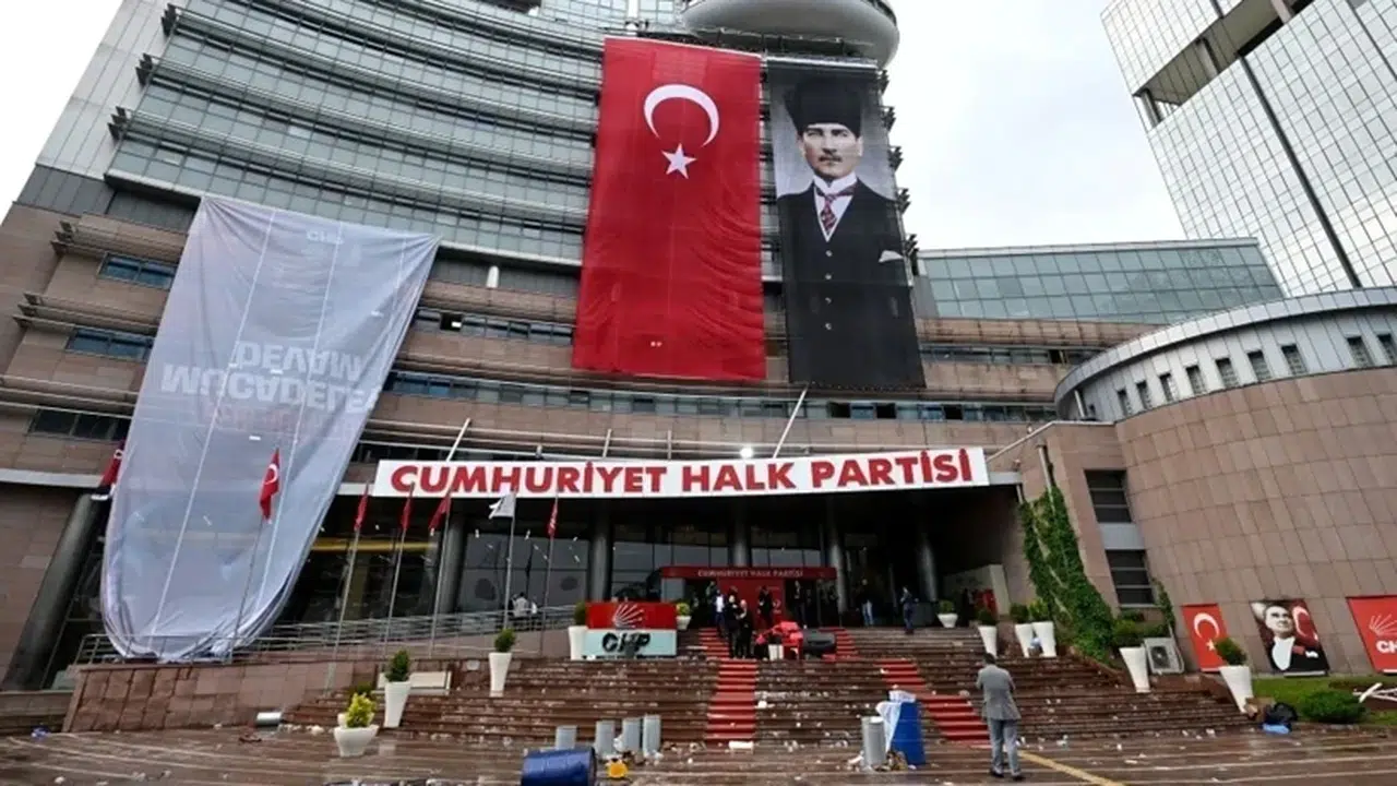 CHP MYK, Tarsus Belediye Başkanı Boltaç ve iki İBB üyesini disipline sevk etti