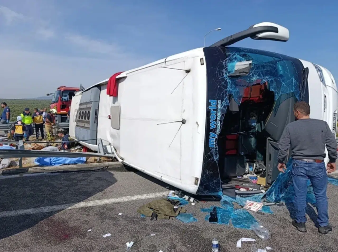 Manisa'da tır ile otobüs çarpıştı: 11 ölü, 26 yaralı