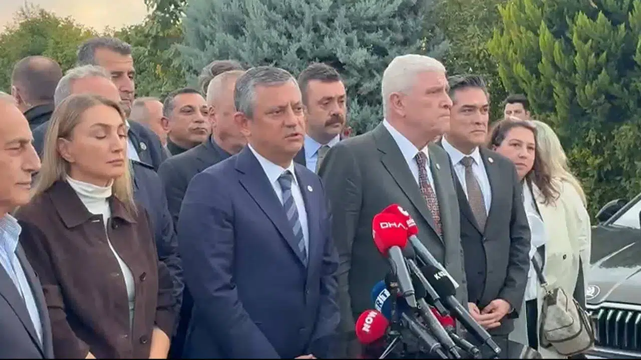 Özgür Özel ve Müsavat Dervişoğlu'ndan İBB davasında ortak açıklama