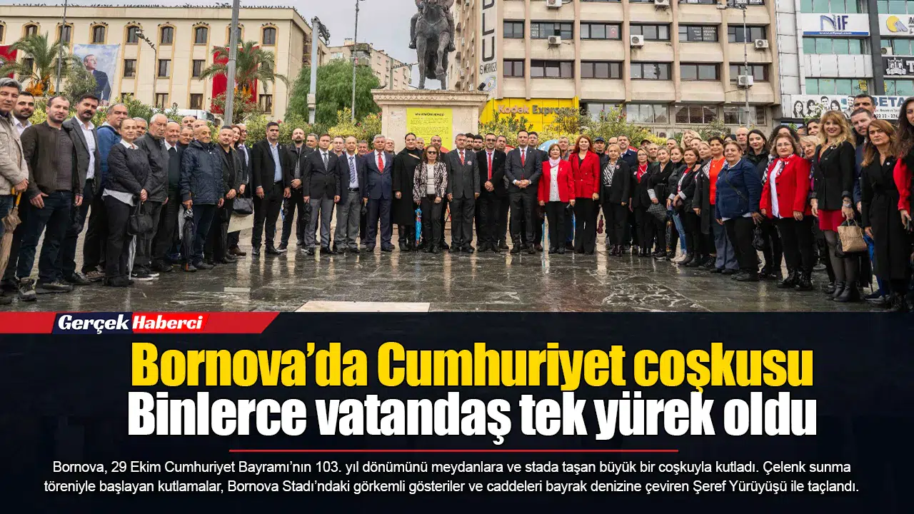 Bornova’da Cumhuriyet coşkusu... Binlerce vatandaş tek yürek oldu