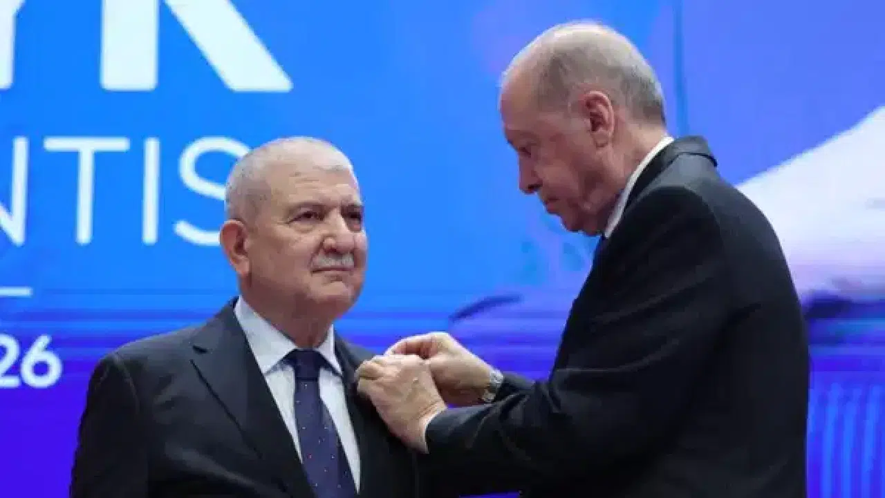 Erdoğan rozetini taktı, Torun AK Parti Genel Başkan Danışmanı oldu