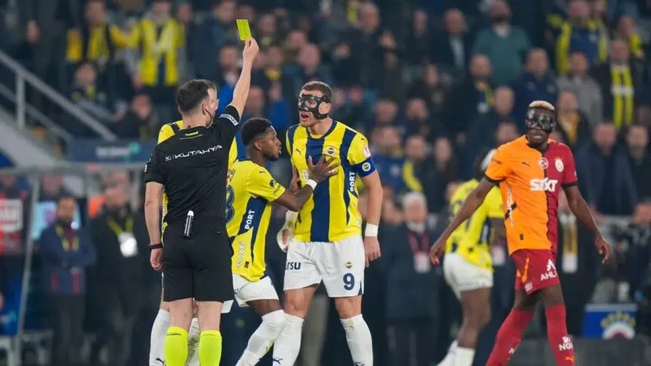 Galatasaray-Fenerbahçe derbilerinde son 20 maçta 16 kırmızı kart çıktı