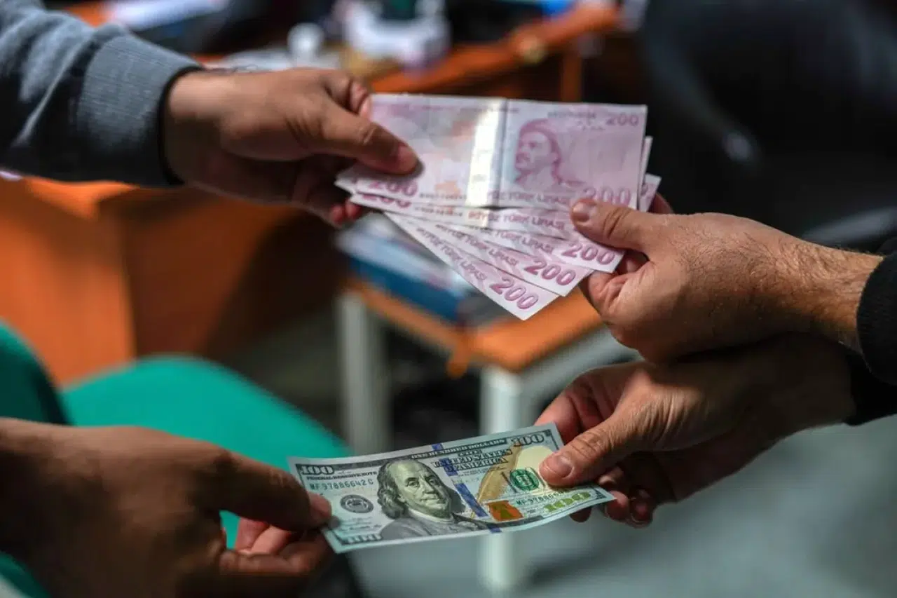 MUFG'den çarpıcı dolar tahmini: Eylül 2027'de 57 lira