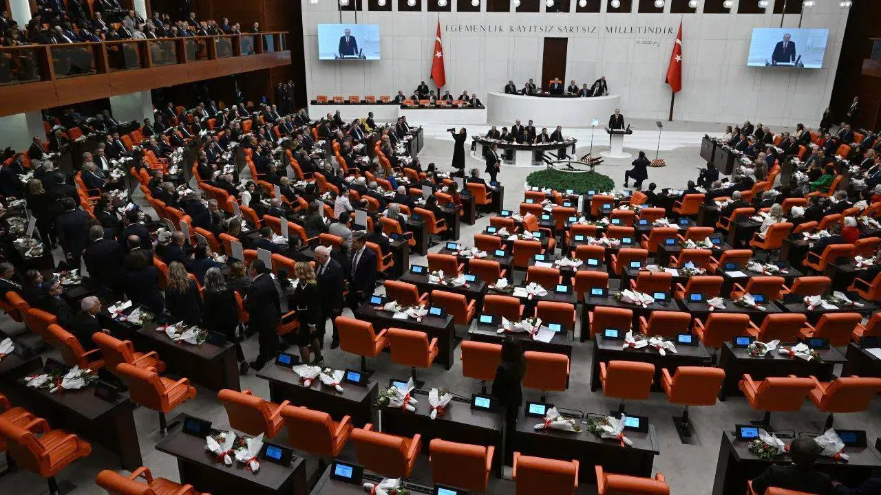 Yeni Parti'nin Meclis protestosunu Mersin operasyonları tetikledi
