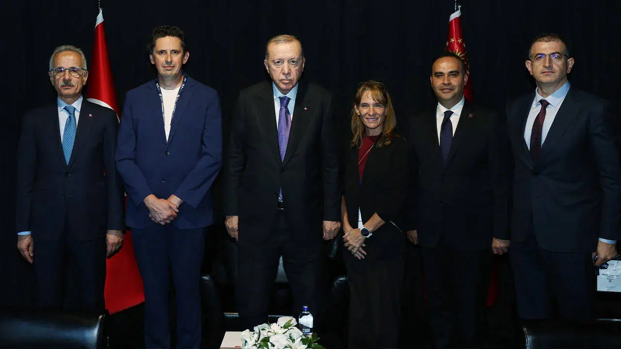 Erdoğan, SpaceX yöneticileri Rebecca Hunter ve Michael Nicolls'u kabul etti