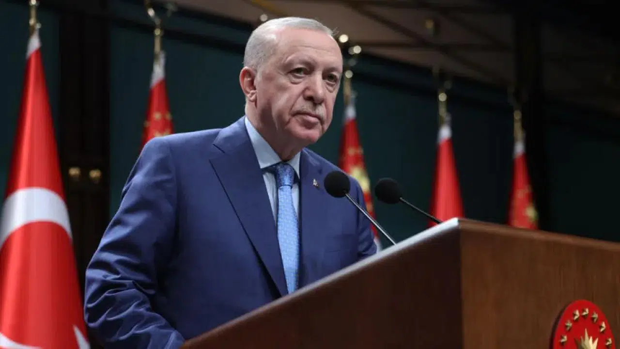 Erdoğan, Türk Dünyası Li Nişanı'nı Kırgızistan Cumhurbaşkanı Çaparov'a Verdi