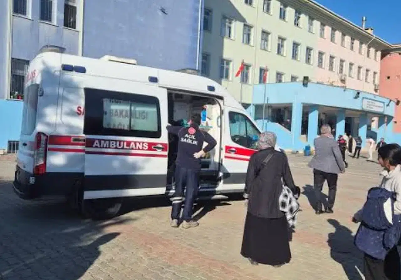 İstanbul'da ortaokulda bir öğrenci 5 öğrenciyi bıçakladı