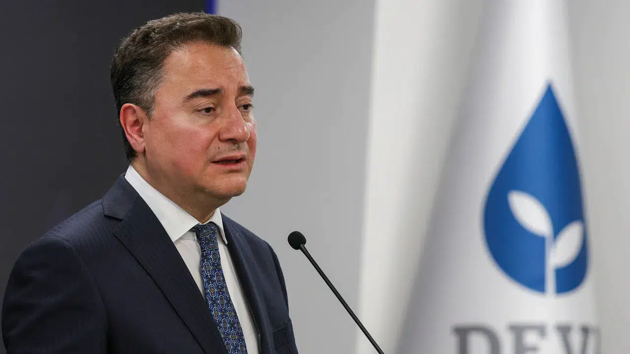 Ali Babacan: SPK ve Borsa İstanbul yöneticileri acilen görevi bırakmalı