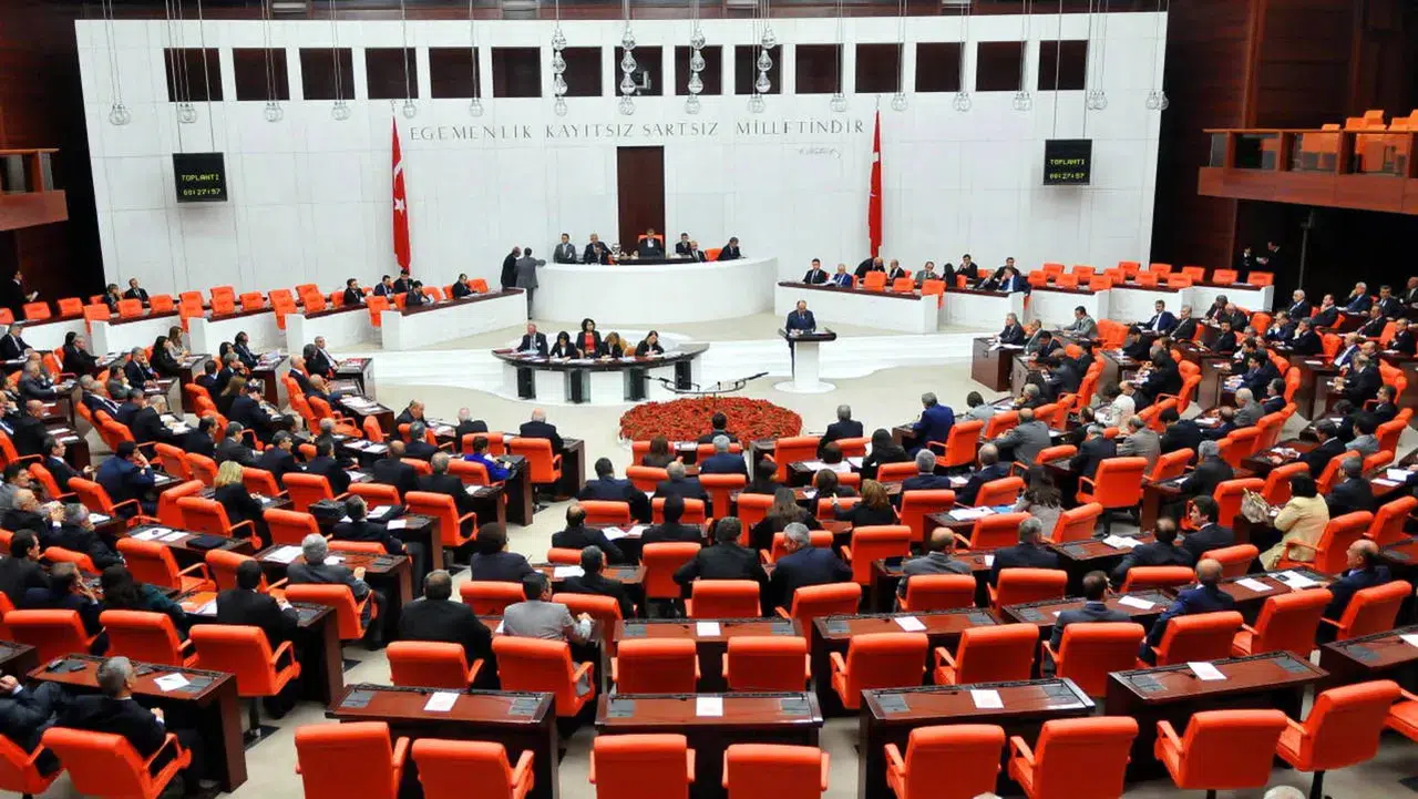 Muhalefetten Meclis'in kapanmasına tepki: 'AKP hırsızlığın konuşulmaması için TBMM’yi resmen kapattı!'