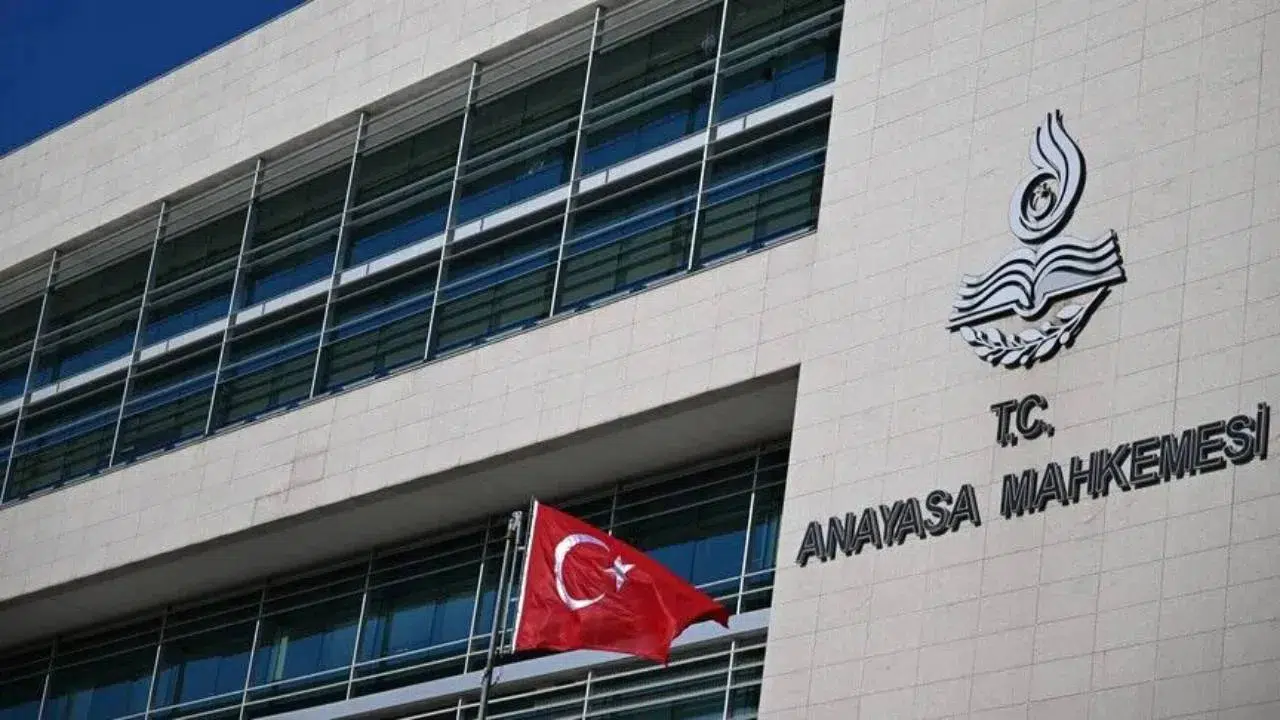 AYM, emekli ikramiyesindeki kıdem tazminatı şartını esastan inceleyecek
