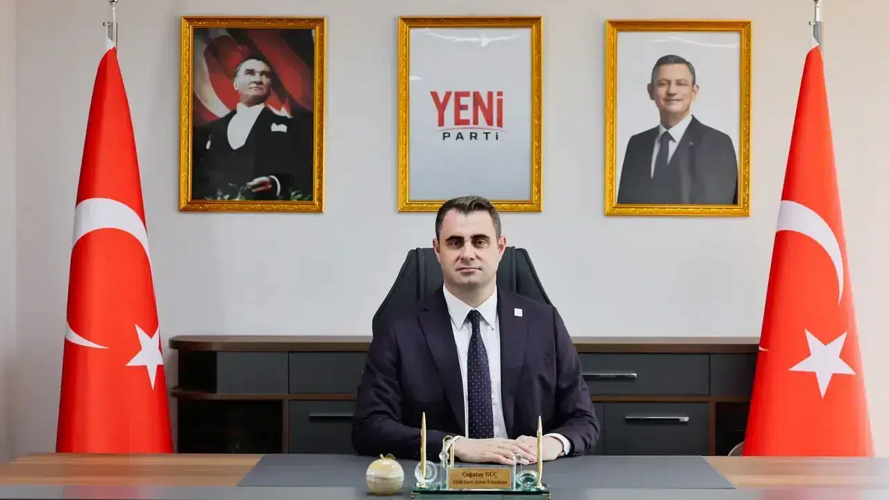 YENİ Parti'de 28 ilçe başkanı Çağatay Güç'ü destekledi