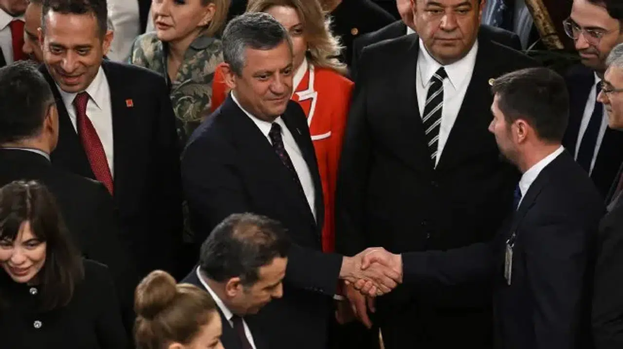 Özgür Özel'den net mesaj: Millet bizden iktidarı devralmamızı bekliyor