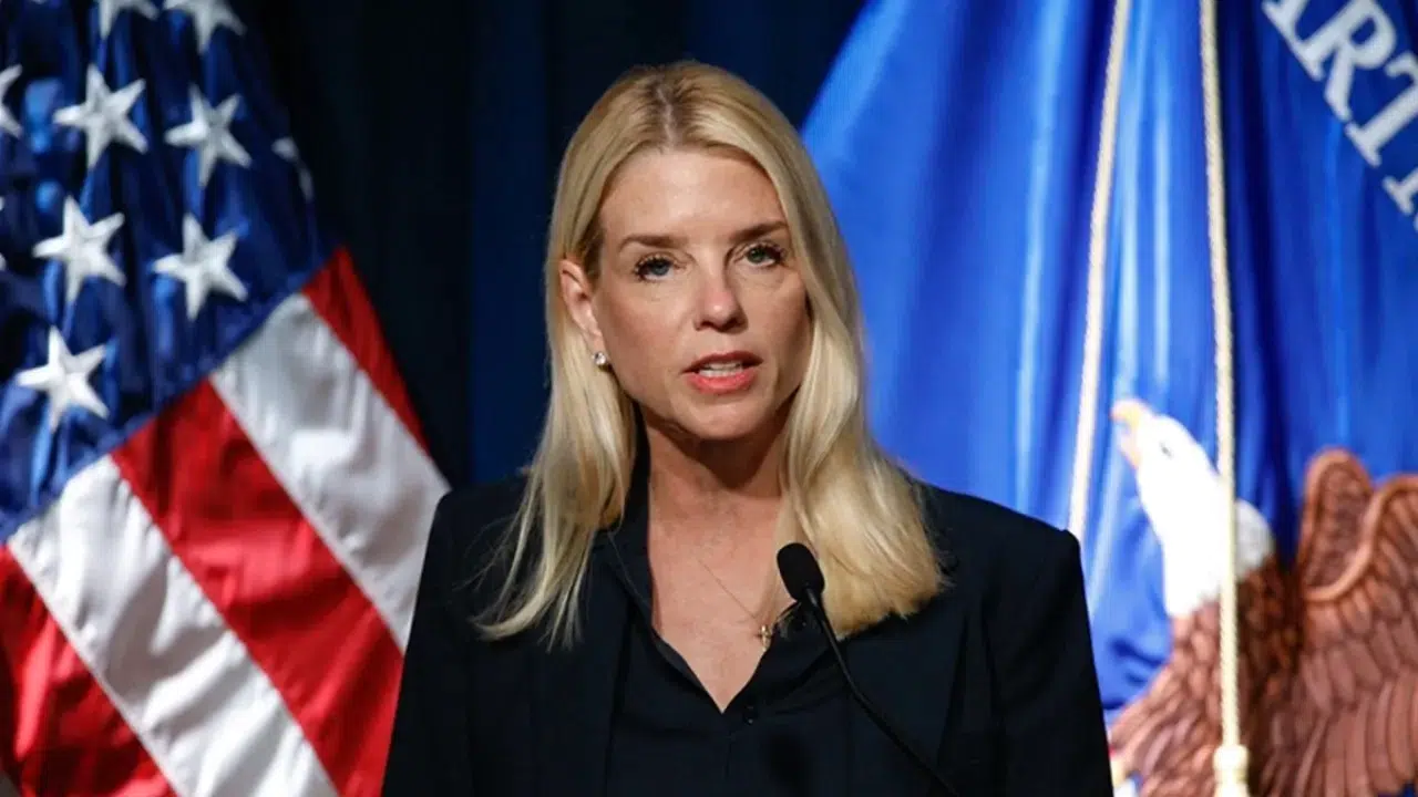 Trump, Adalet Bakanı Bondi’yi Görevine Son Verdi!