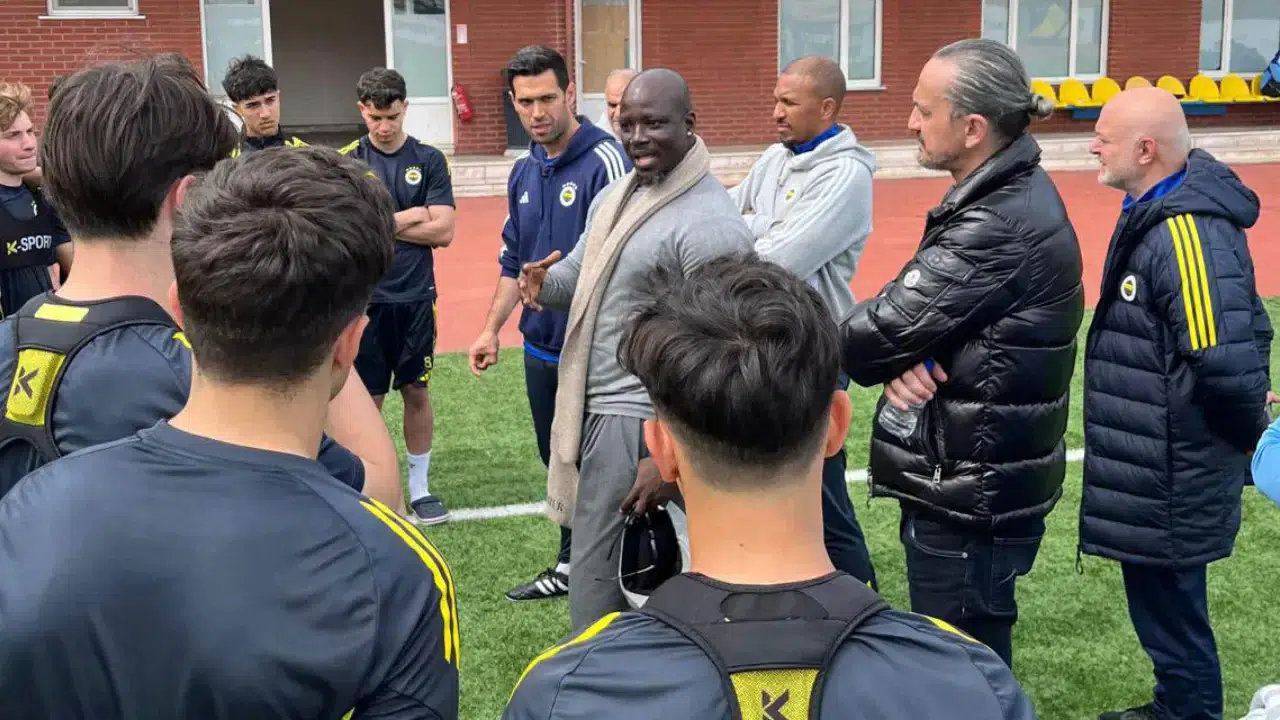 Fenerbahçe'ye Stephen Appiah Sürpriz Ziyareti!