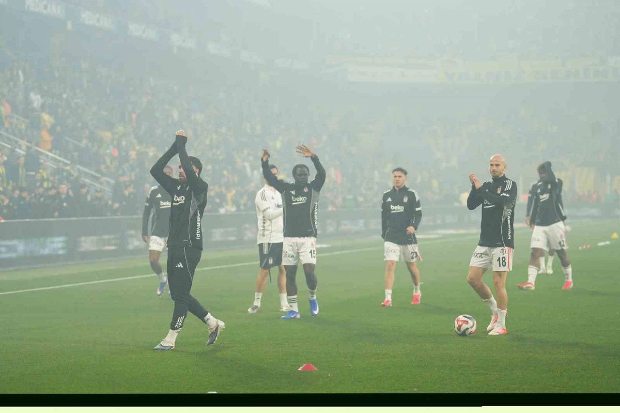 Trendyol Süper Lig: Fenerbahçe: 0 - Beşiktaş: 0 (İlk yarı)