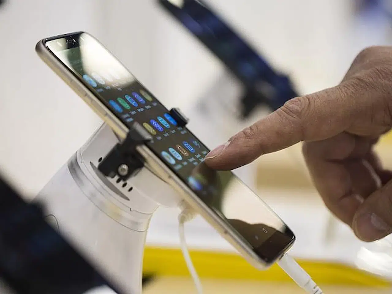 Cebinizdeki teknoloji lüks mü oluyor: Akıllı telefon fiyatlarında yüzde 40'lık zam kapıda