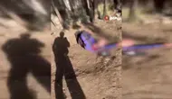 İzmir'de uyuyan yaşlı adama tekme atan iki saldırgan tutuklandı