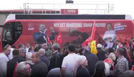 CHP'li vekiller, AK Parti'ye geçen Köksal’ı belediye önünde hedef aldı