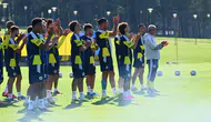 Fenerbahçe, çalışmalarını taraftara açık idmanla sürdürdü