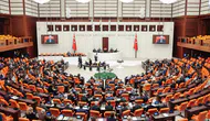 Meclis'te gece yarısı gerilimi: Muhalefetten "şantaj" ve "rezillik" çıkışı