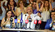CHP Bursa İl Başkanı Yeşiltaş görevden alma yazısını yırttı: "Burayı hiç kimseye teslim etmiyoruz"