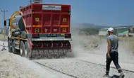Muradiye ve Karaali’de Asfalt Çalışmaları Hız Kesmeden Sürüyor