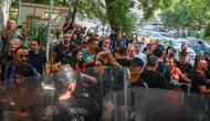 NATO protestosunda polis, milletvekilini gözaltına almaya çalıştı