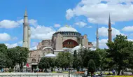Ayasofya'da İncil okuyan iki Rus vatandaşı sınır dışı mı edilecek?