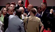 Gürsel Tekin, Kılıçdaroğlu'nun bulunduğu törende görevlilere tepki gösterdi