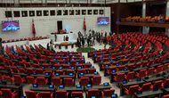 Askeri hekimlere meslek yasağı ve uzman erbaşlara yeni sicil modeli yasalaştı