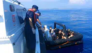 Yunanistan, 3'ü çocuk 8 düzensiz göçmeni Türk karasularına geri itti